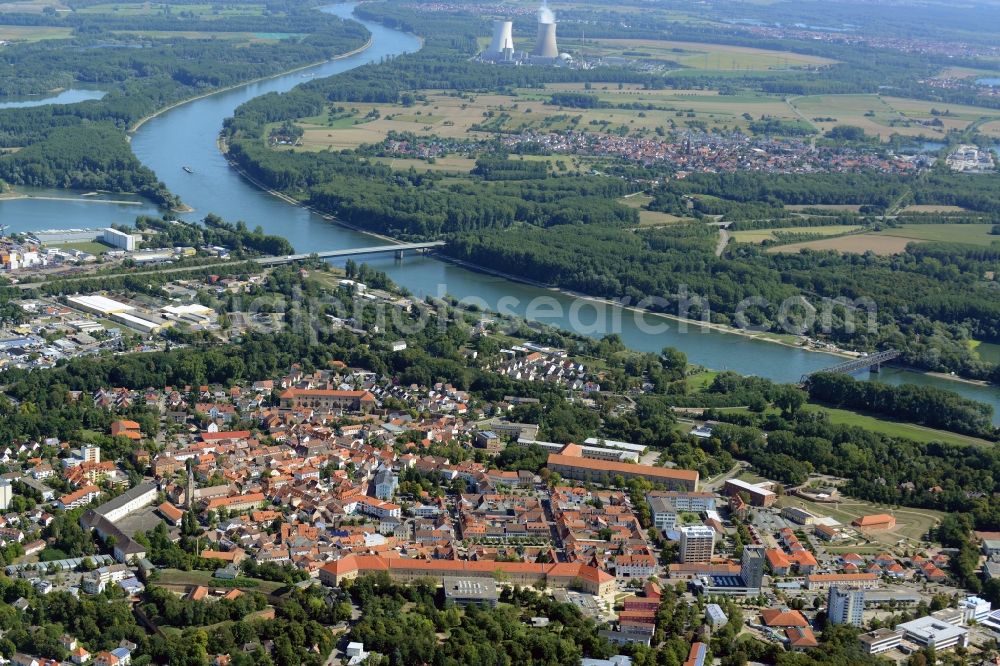 Aerial image Germersheim - Village on the banks of the area Rhine - river course in Germersheim in the state Rhineland-Palatinate