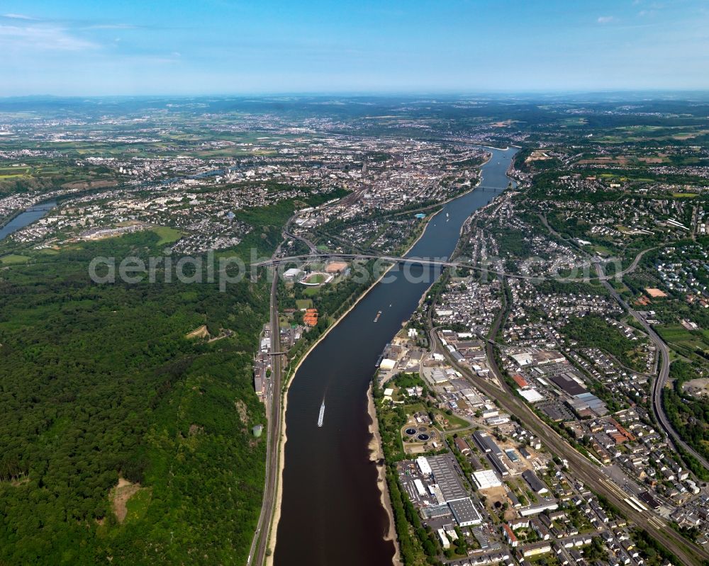 Koblenz from the bird's eye view: Village on the banks of the area Rhine - river course in Koblenz in the state Rhineland-Palatinate