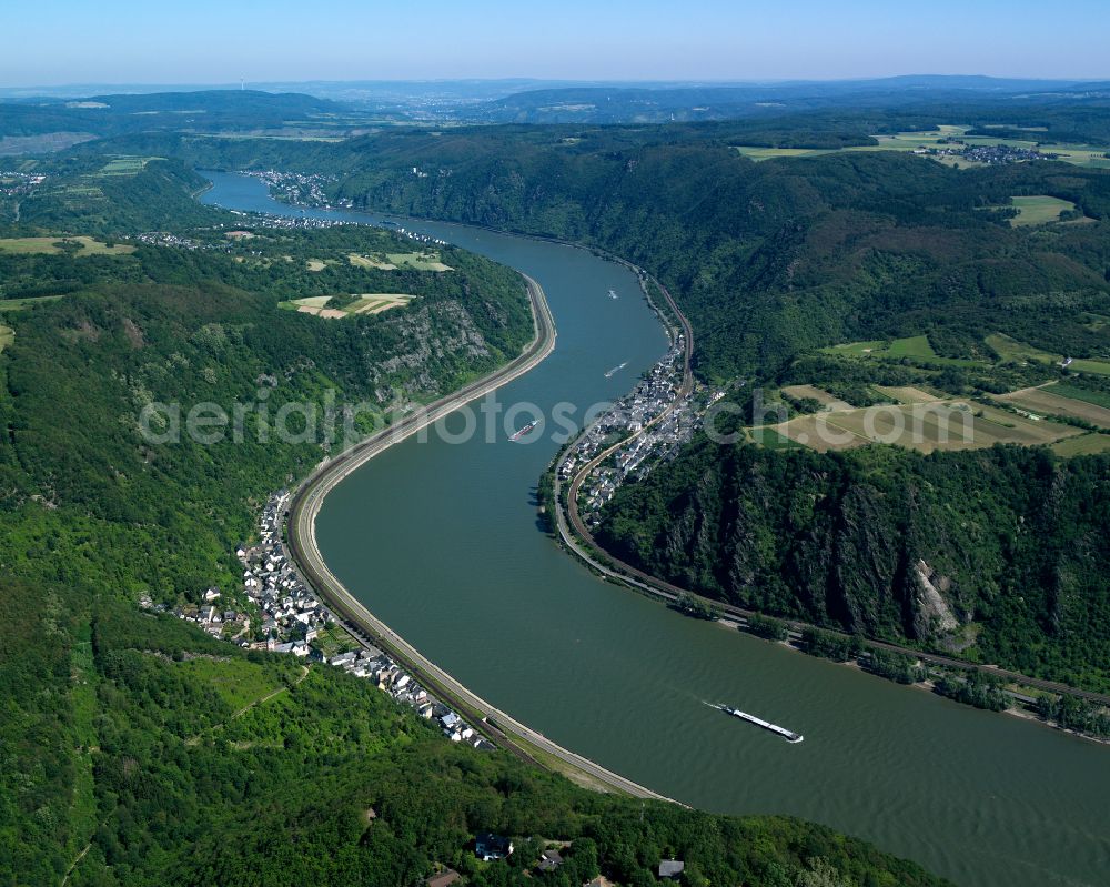 Aerial image Lahnstein - Village on the banks of the area Rhine - river course in Lahnstein in the state Rhineland-Palatinate, Germany