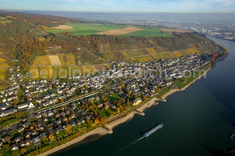 Aerial image Leutesdorf - Village on the banks of the area Rhine - river course in Leutesdorf in the state Rhineland-Palatinate