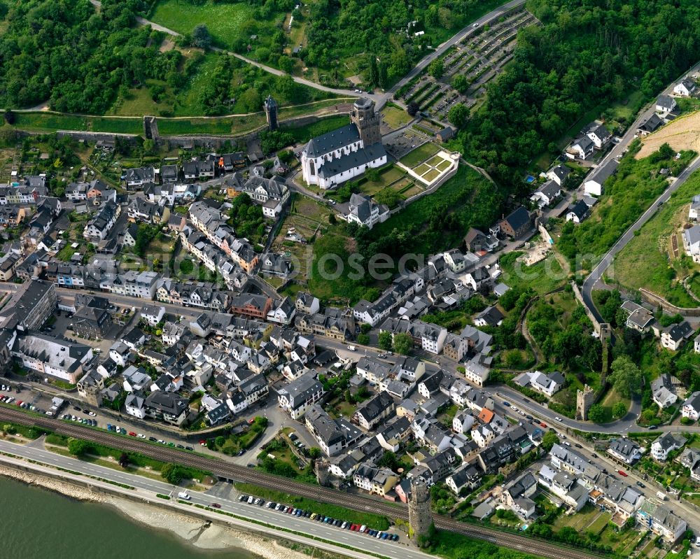 Oberwesel from the bird's eye view: Village on the banks of the area Rhine - river course in Oberwesel in the state Rhineland-Palatinate