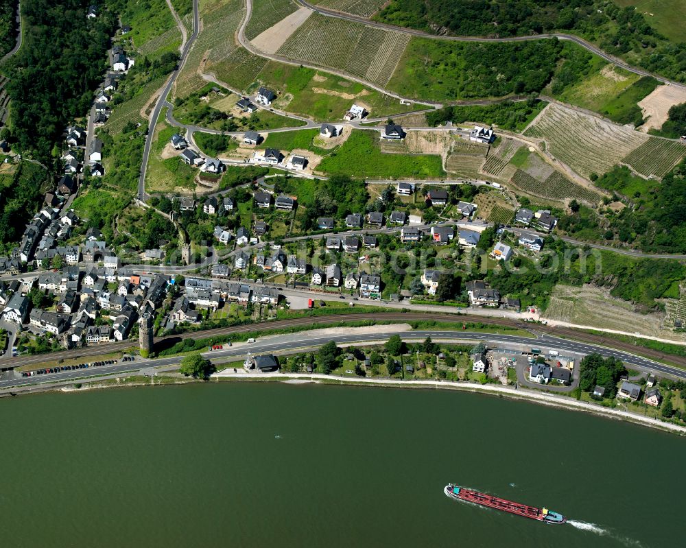 Aerial photograph Oberwesel - Village on the banks of the area Rhine - river course in Oberwesel in the state Rhineland-Palatinate, Germany