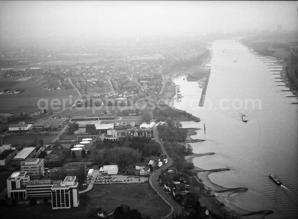 Monheim am Rhein from above - Village on the banks of the area Rhine - river course in the district Blee in Monheim am Rhein in the state North Rhine-Westphalia, Germany