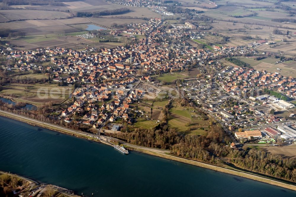 Aerial photograph Rhinau - Village on the banks of the area Rhine - river course in Rhinau in Grand Est, France