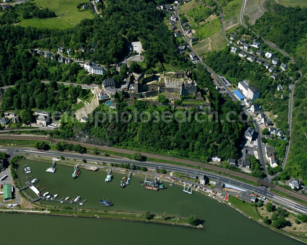 Aerial photograph Sankt Goar - Village on the banks of the area Rhine - river course in Sankt Goar in the state Rhineland-Palatinate, Germany