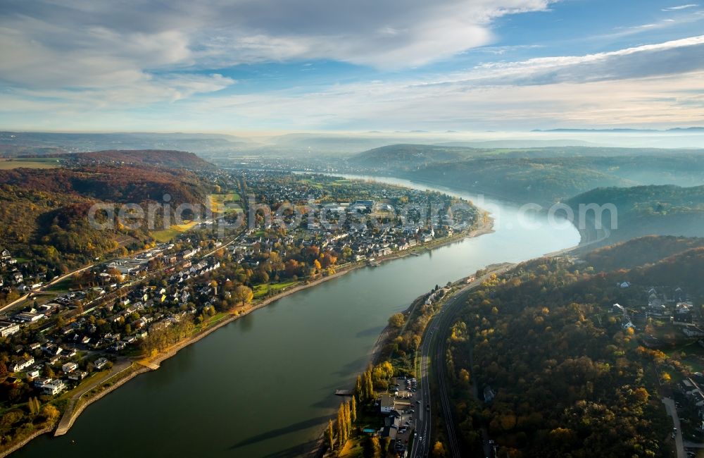 Aerial photograph Unkel - Village on the banks of the area Rhine - river course in Unkel in the state Rhineland-Palatinate