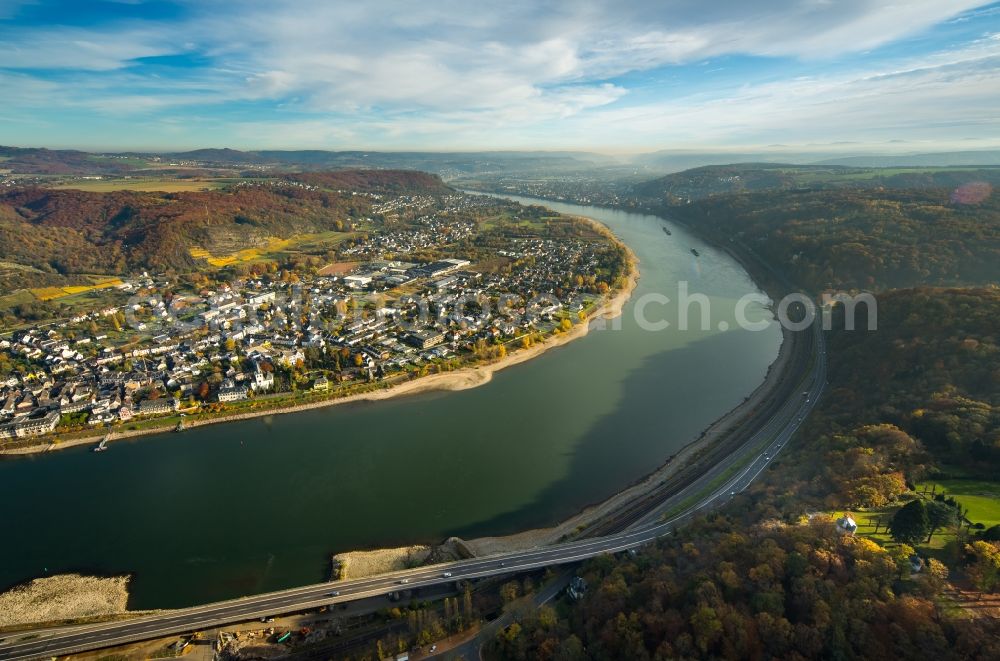 Aerial photograph Unkel - Village on the banks of the area Rhine - river course in Unkel in the state Rhineland-Palatinate