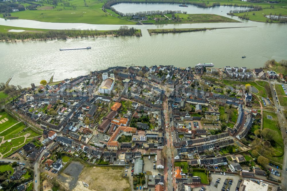 Rees from above - Village on the banks of the area Rhein - river course in Rees in the state North Rhine-Westphalia, Germany