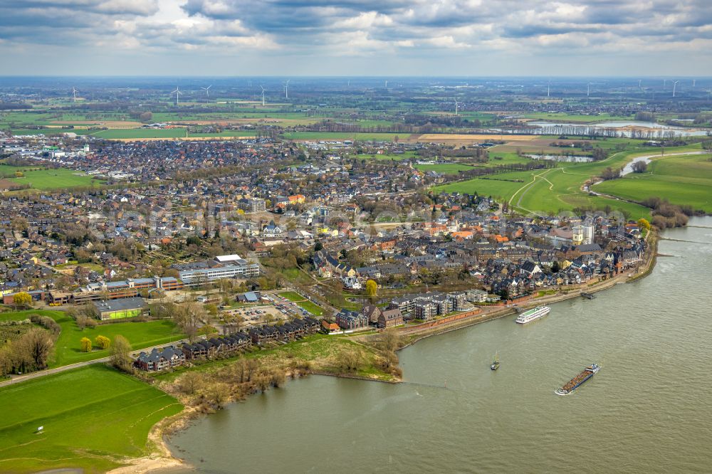 Aerial image Rees - Village on the banks of the area Rhein - river course in Rees in the state North Rhine-Westphalia, Germany