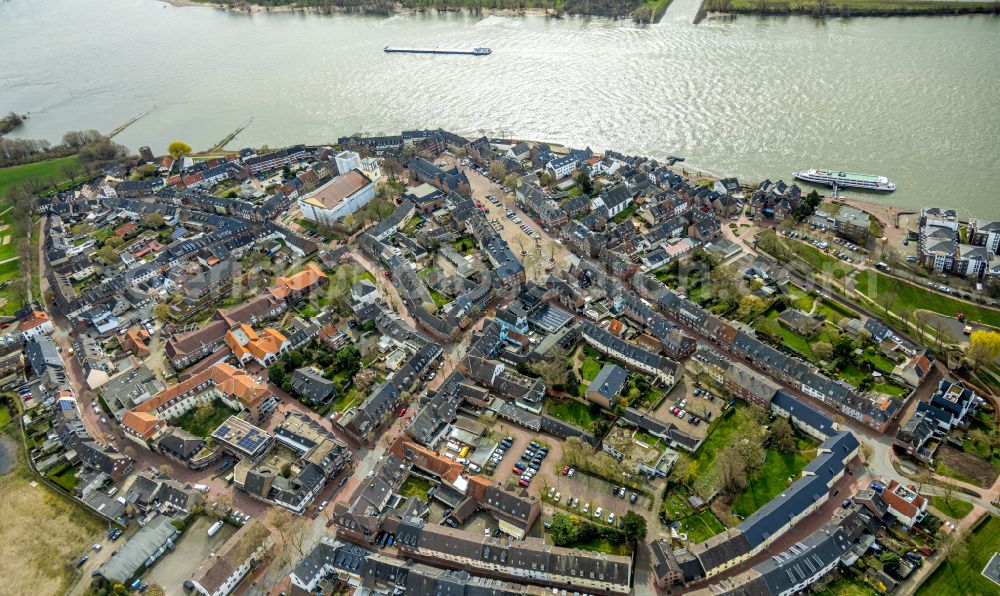 Rees from above - Village on the banks of the area Rhein - river course in Rees in the state North Rhine-Westphalia, Germany