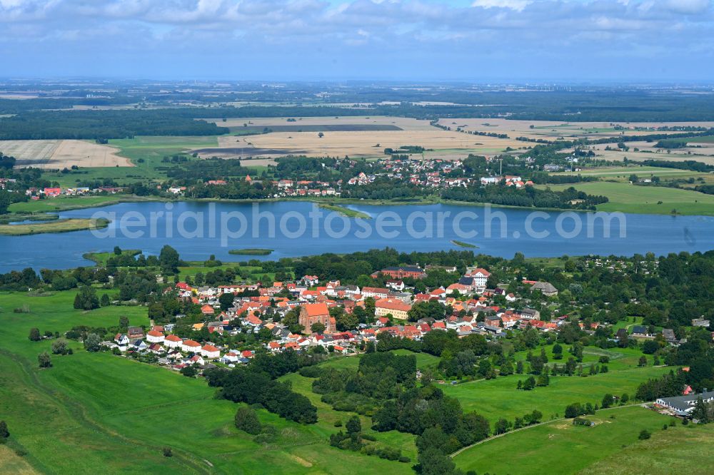 Franzburg from the bird's eye view: Village on the banks of the area lake Richtenberger See in Franzburg in the state Mecklenburg - Western Pomerania, Germany