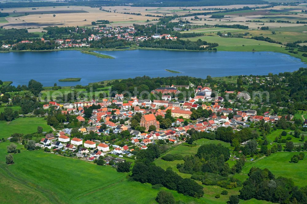 Aerial photograph Franzburg - Village on the banks of the area lake Richtenberger See in Franzburg in the state Mecklenburg - Western Pomerania, Germany