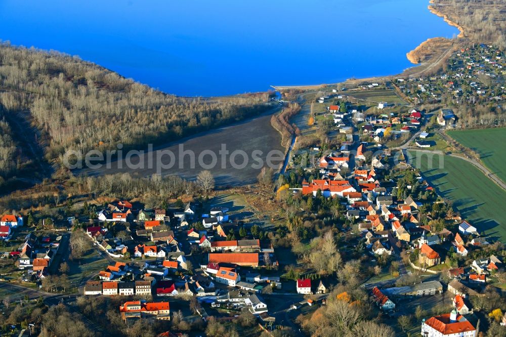 Aerial photograph Braunsbedra - Village on the banks of the area Runstedter See in the district Frankleben in Braunsbedra in the state Saxony-Anhalt, Germany