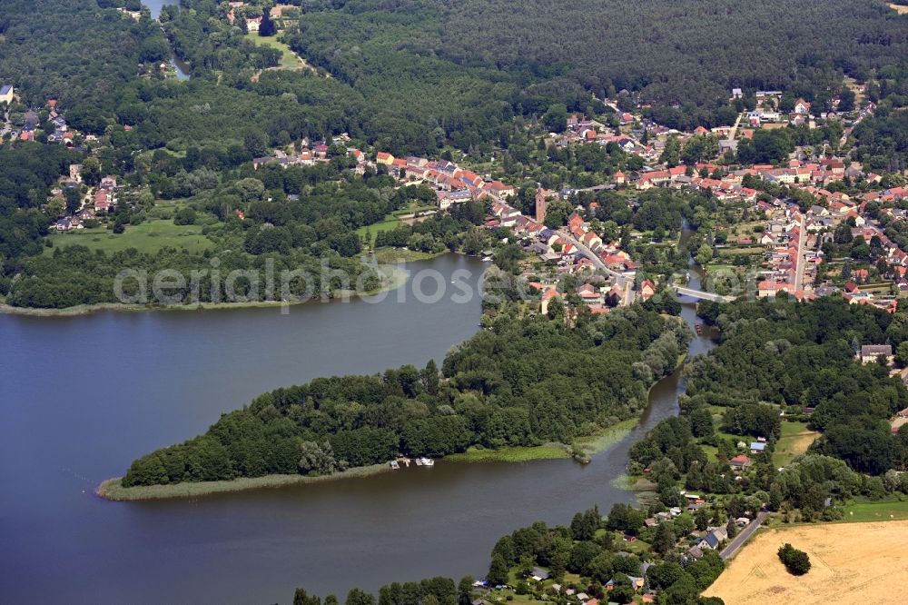 Alt Ruppin from the bird's eye view: Village on the banks of the area lake of Ruppiner See in Alt Ruppin in the state Brandenburg, Germany