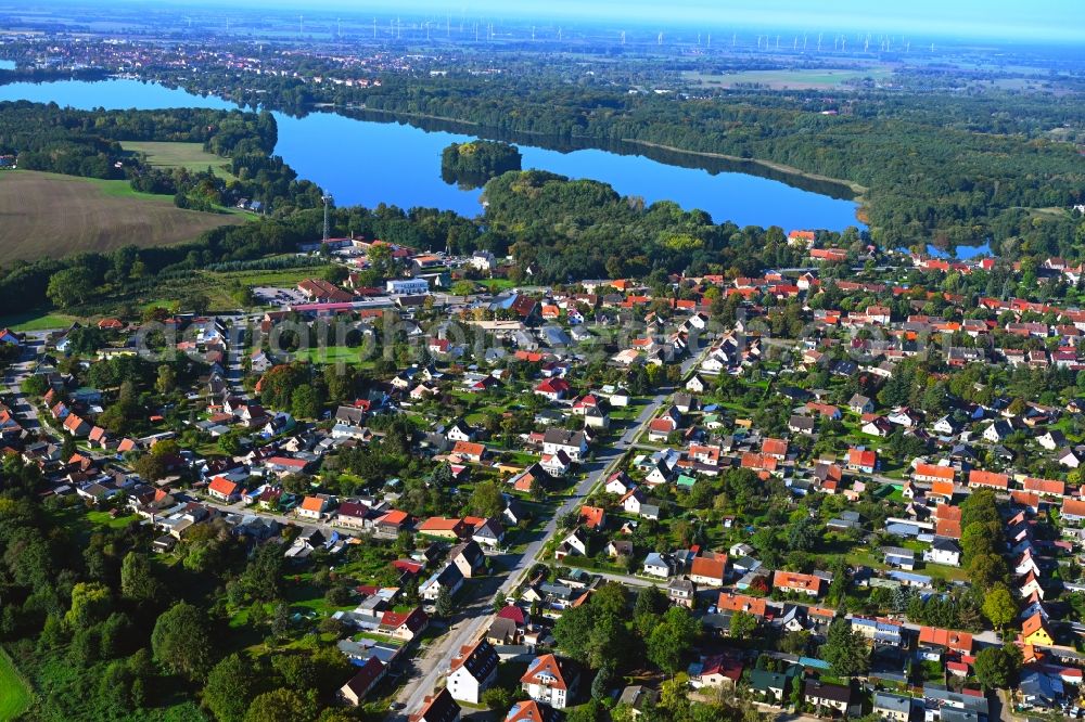 Aerial photograph Alt Ruppin - Village on the banks of the area lake of Ruppiner See in Alt Ruppin in the state Brandenburg, Germany