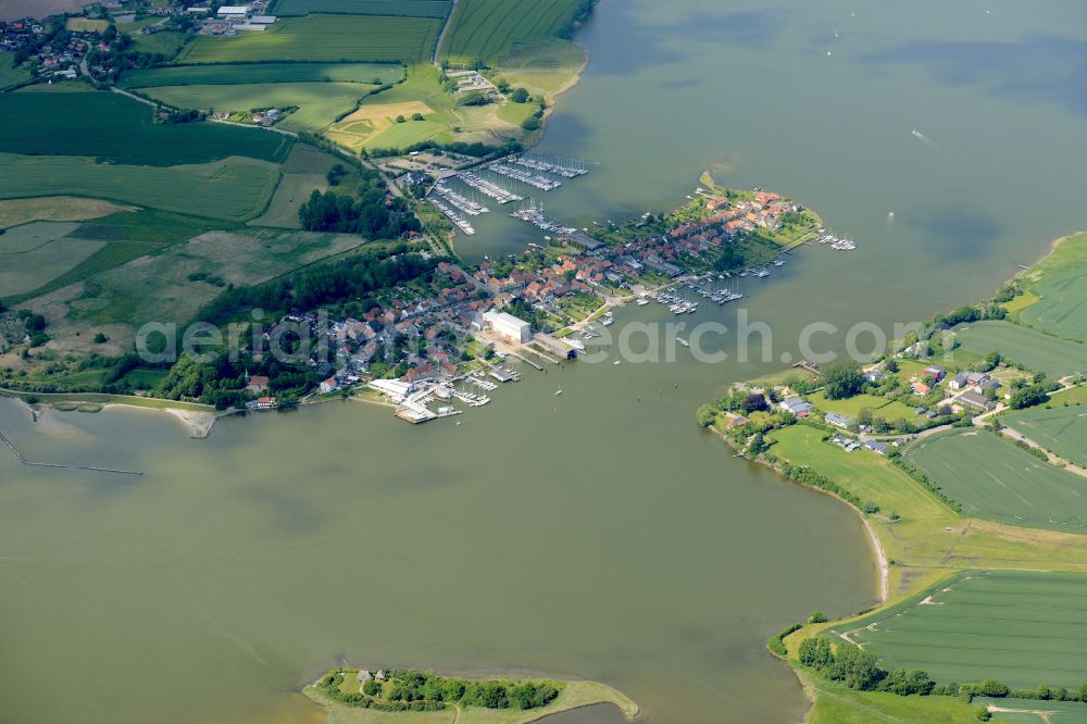 Arnis from the bird's eye view: Village on the banks of the area Schlei in Arnis in the state Schleswig-Holstein