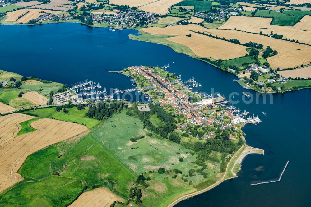 Aerial photograph Arnis - Village on the banks of the area Schlei in Arnis in the state Schleswig-Holstein