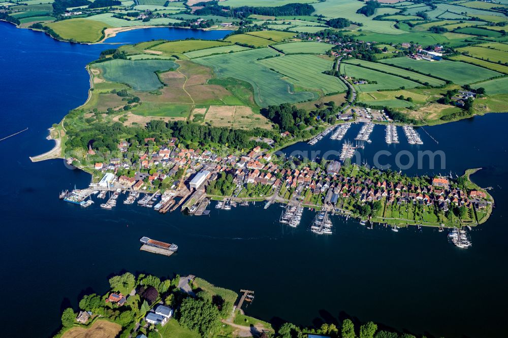 Arnis from the bird's eye view: Village on the banks of the area Schlei in Arnis in the state Schleswig-Holstein