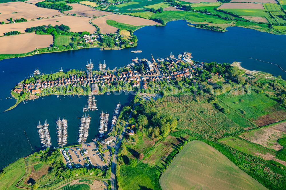 Aerial photograph Arnis - Village on the banks of the area Schlei in Arnis in the state Schleswig-Holstein