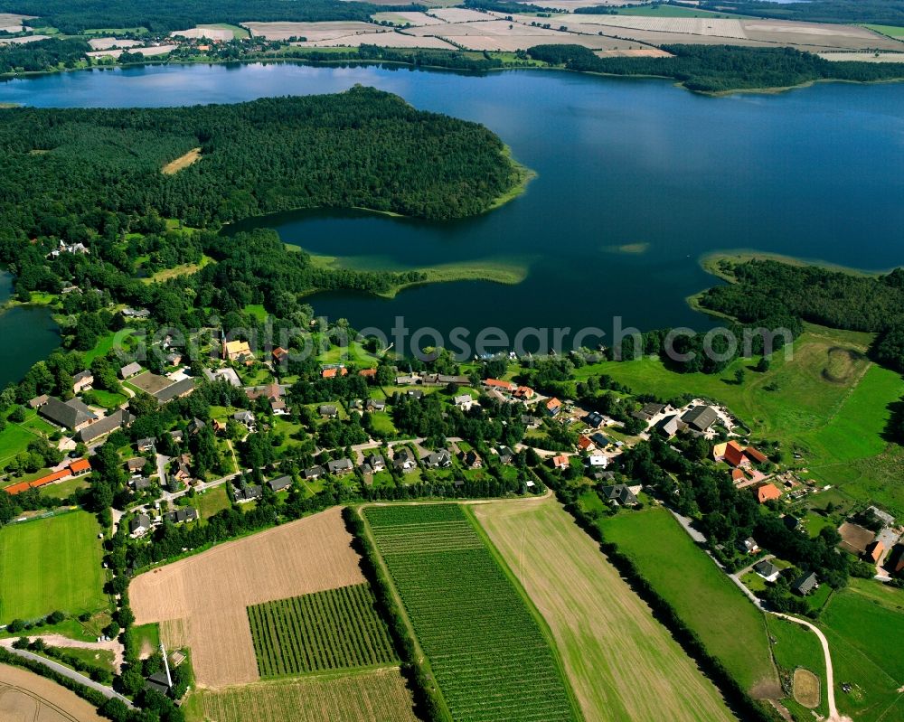 Aerial photograph Seedorf - Village on the banks of the area lake on Seedorfer Kuechensee in Seedorf in the state Schleswig-Holstein, Germany