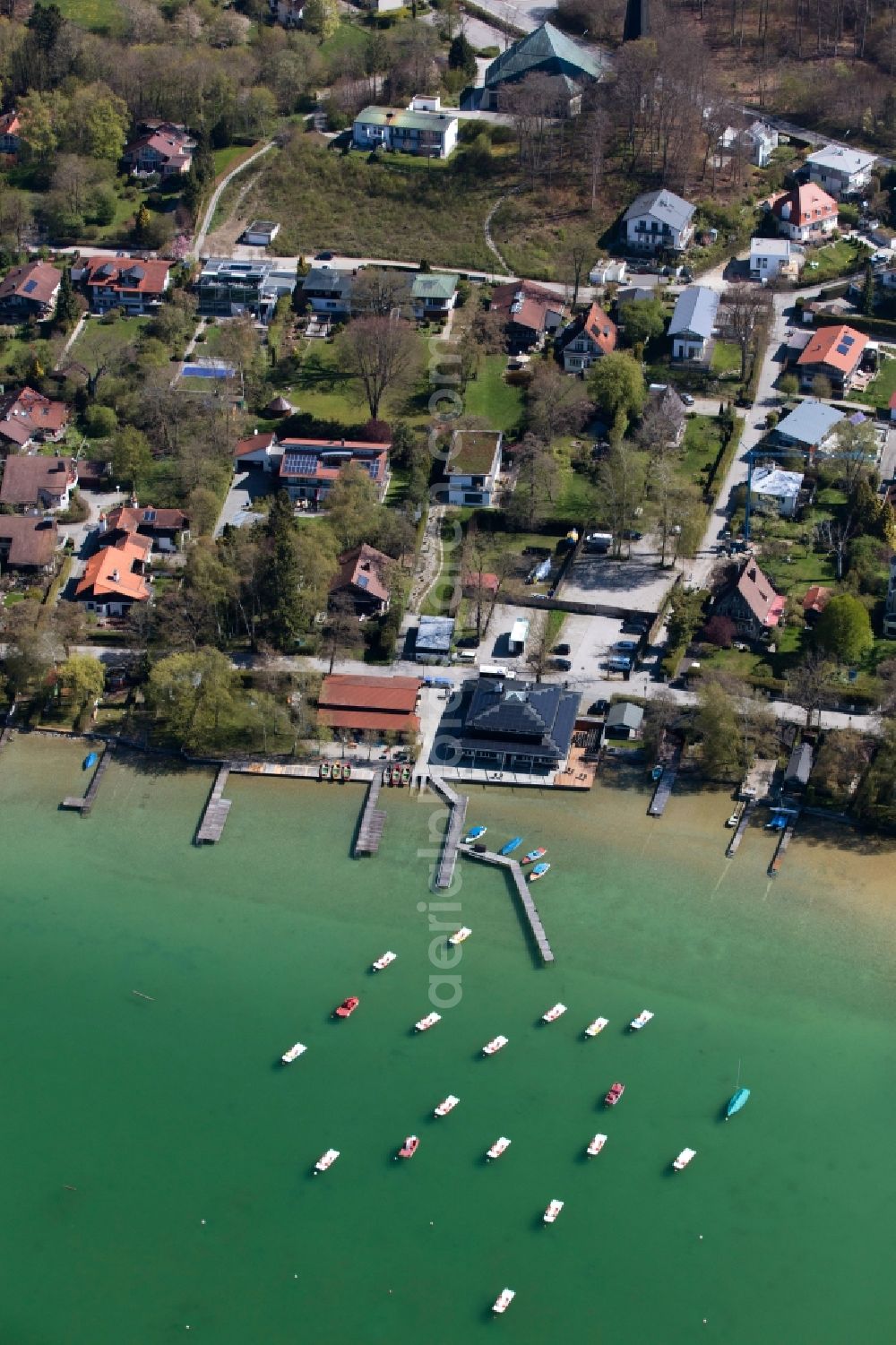 Wörthsee from above - Village on the banks of the area SEEHAUS RAABE along the Seestrasse in the district Steinebach in Woerthsee in the state Bavaria, Germany