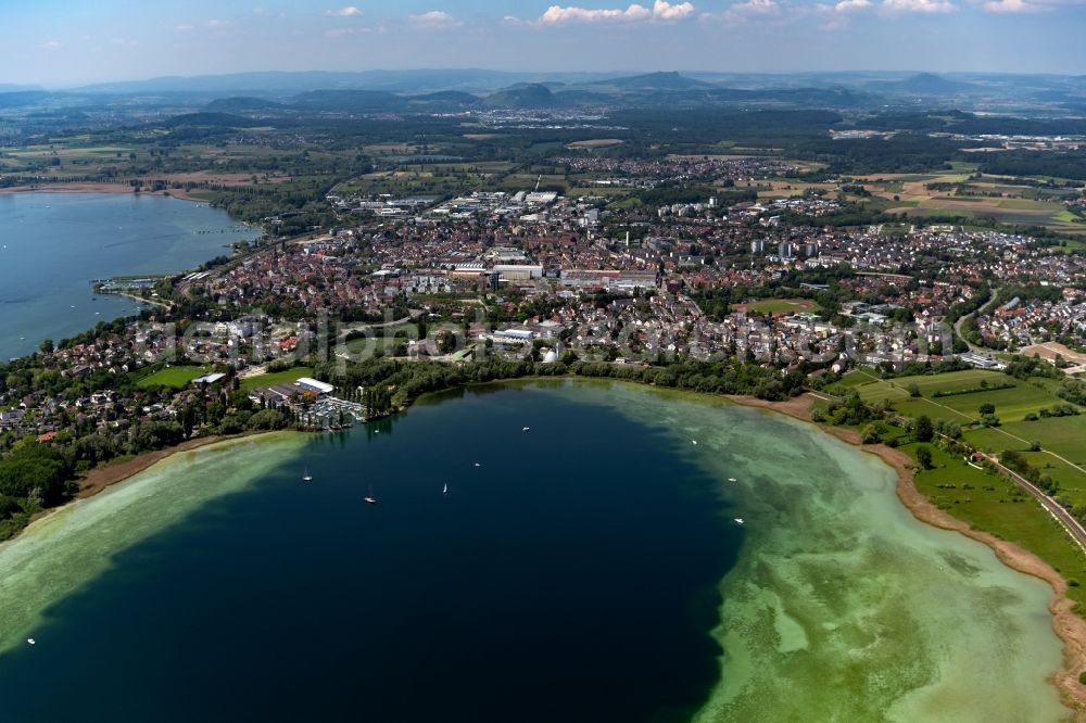 Radolfzell am Bodensee from the bird's eye view: Village on the banks of the area lake Stadtbereich in Radolfzell am Bodensee in the state Baden-Wuerttemberg, Germany