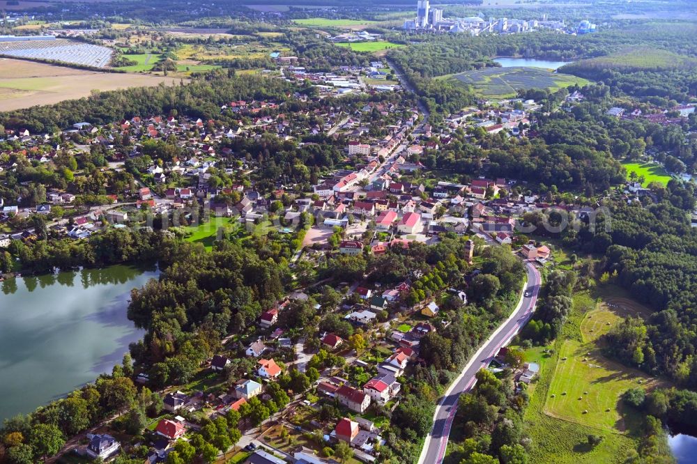 Aerial photograph Hennickendorf - Village on the banks of the area lake of Stienitzsee in Hennickendorf in the state Brandenburg, Germany