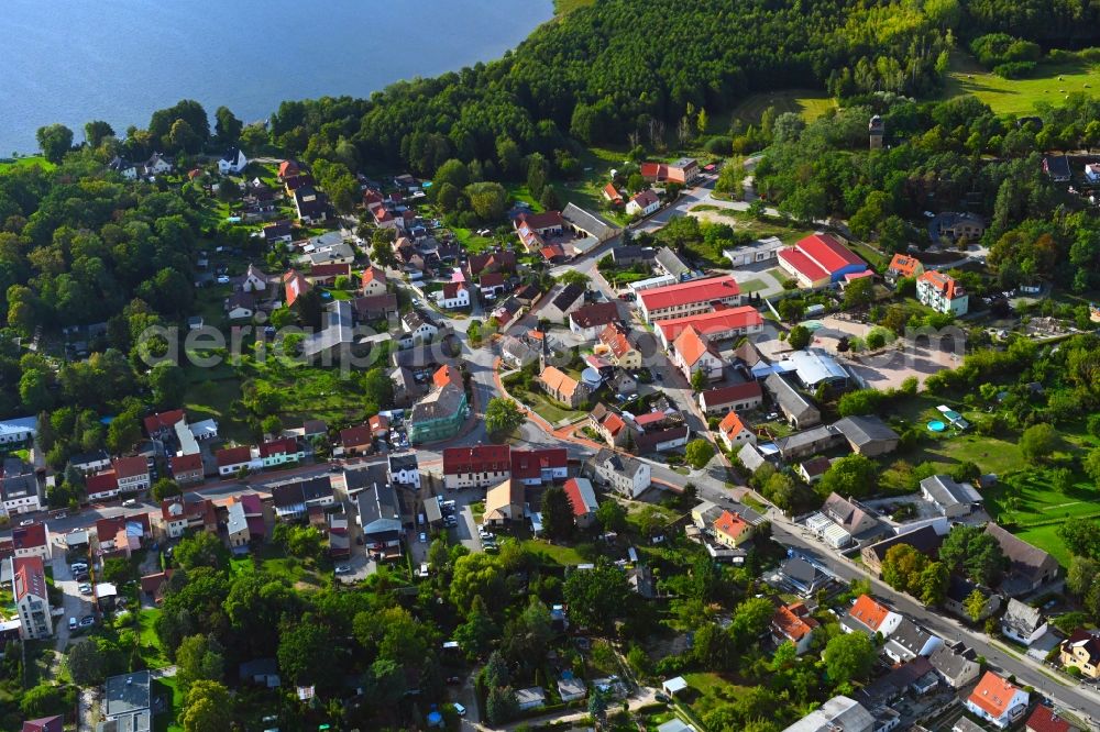 Aerial image Hennickendorf - Village on the banks of the area lake of Stienitzsee in Hennickendorf in the state Brandenburg, Germany