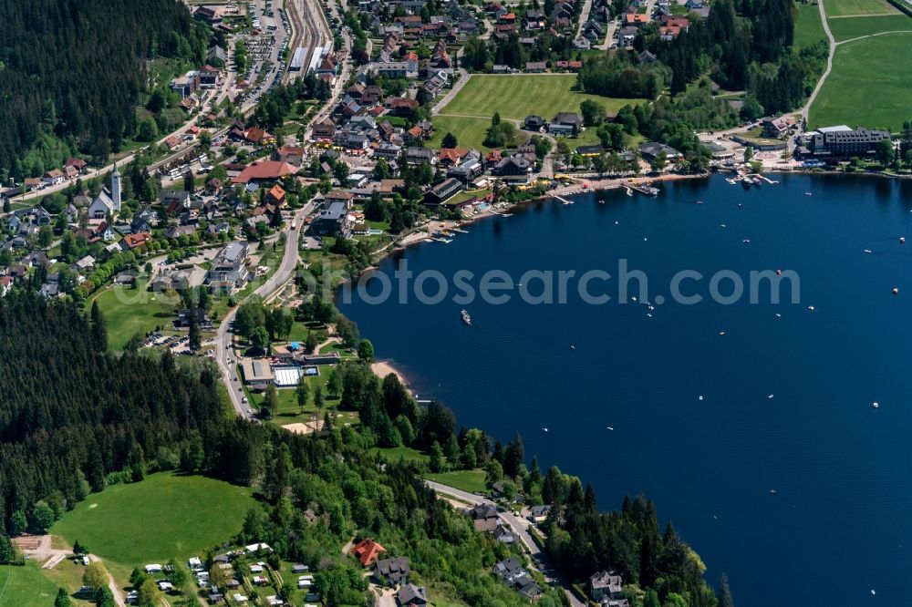 Titisee-Neustadt from the bird's eye view: Village on the banks of the area lake Titisee in Titisee-Neustadt in the state Baden-Wurttemberg