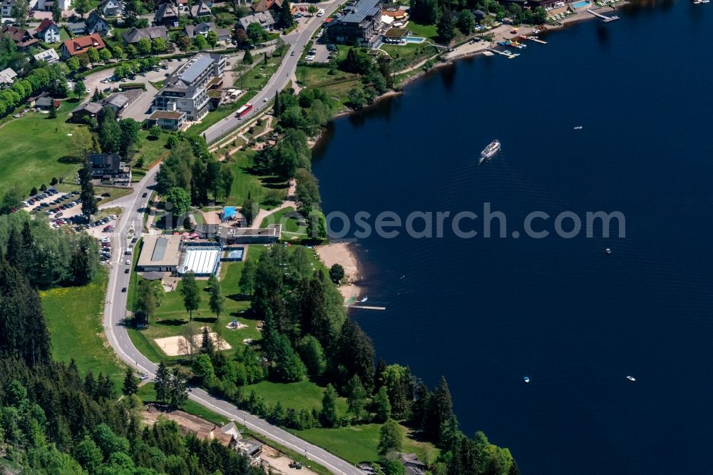 Aerial photograph Titisee-Neustadt - Village on the banks of the area lake Titisee in Titisee-Neustadt in the state Baden-Wurttemberg