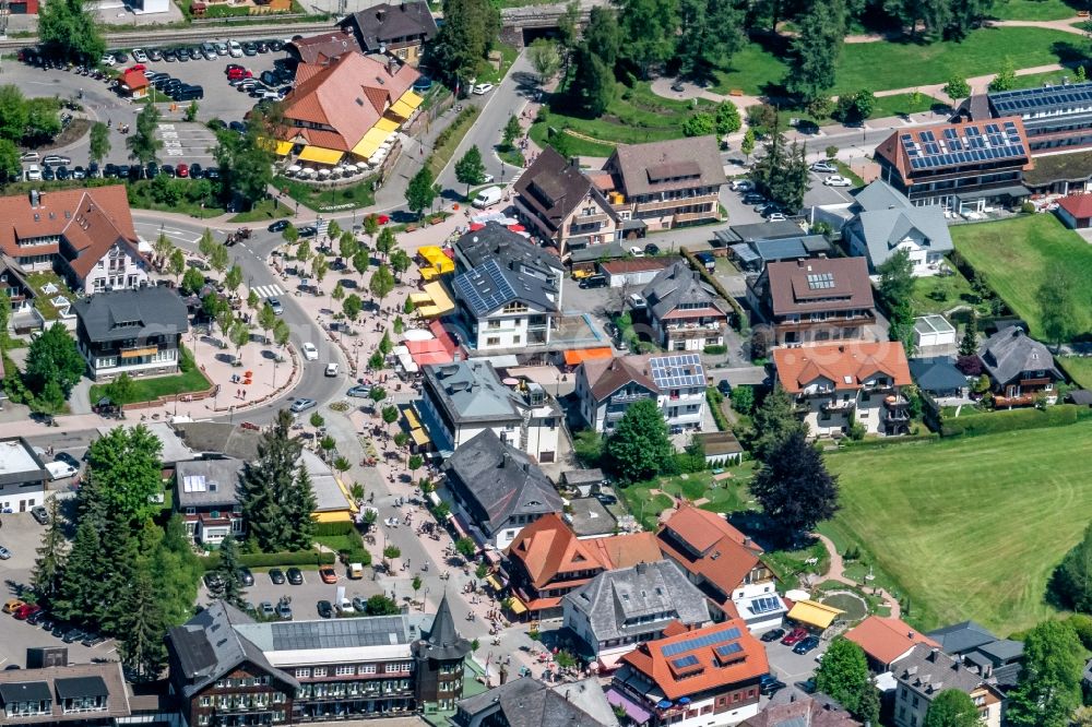 Aerial photograph Titisee-Neustadt - Village on the banks of the area lake Titisee in Titisee-Neustadt in the state Baden-Wurttemberg