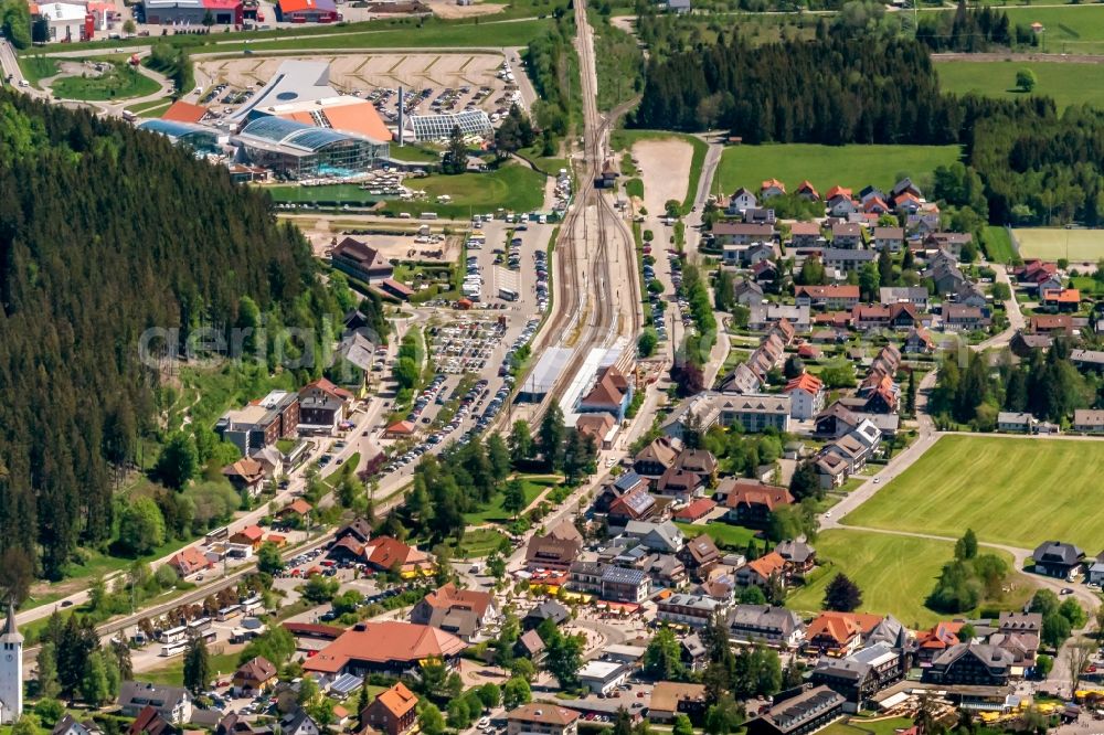 Aerial image Titisee-Neustadt - Village on the banks of the area lake Titisee in Titisee-Neustadt in the state Baden-Wurttemberg