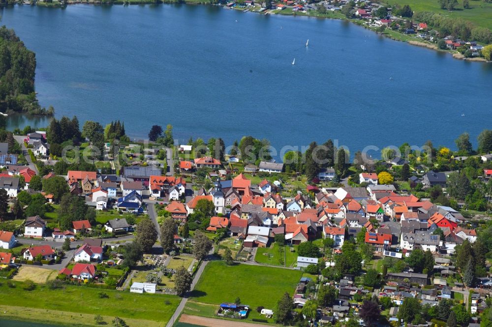 Aerial photograph Trais-Horloff - Village on the banks of the area on Trais-Horloffer See in Trais-Horloff in the state Hesse, Germany