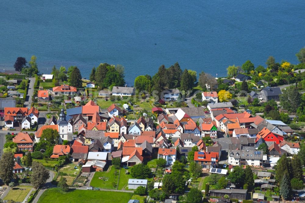 Trais-Horloff from the bird's eye view: Village on the banks of the area on Trais-Horloffer See in Trais-Horloff in the state Hesse, Germany