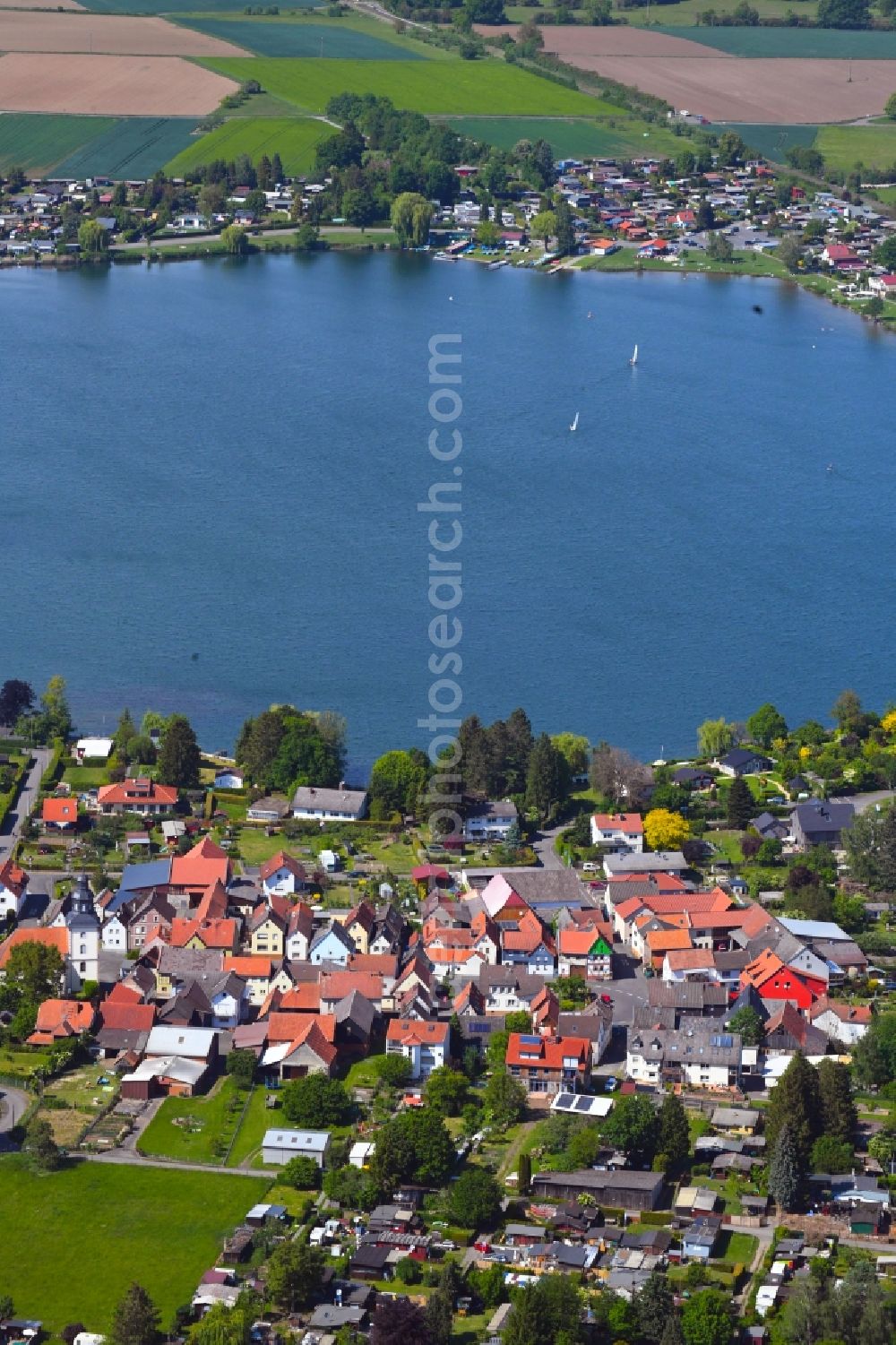 Aerial image Trais-Horloff - Village on the banks of the area on Trais-Horloffer See in Trais-Horloff in the state Hesse, Germany