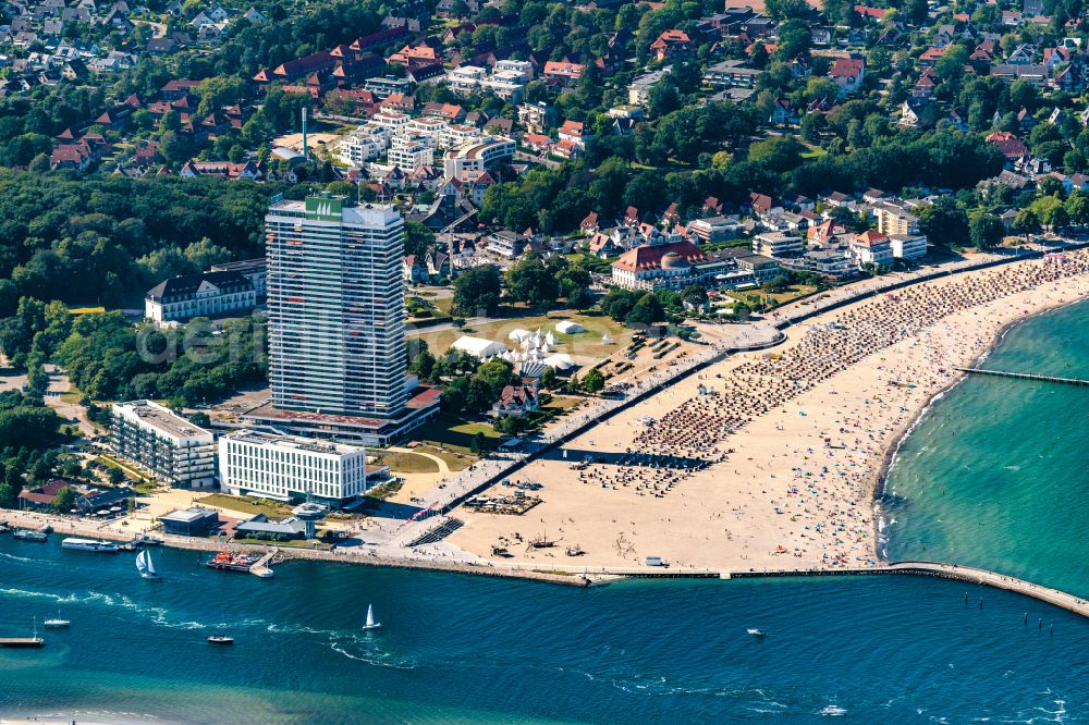 Aerial photograph Travemünde - Ortskern am Uferbereich des Trave - Flussverlaufes in Travemuende im Bundesland Schleswig-Holstein, Deutschland