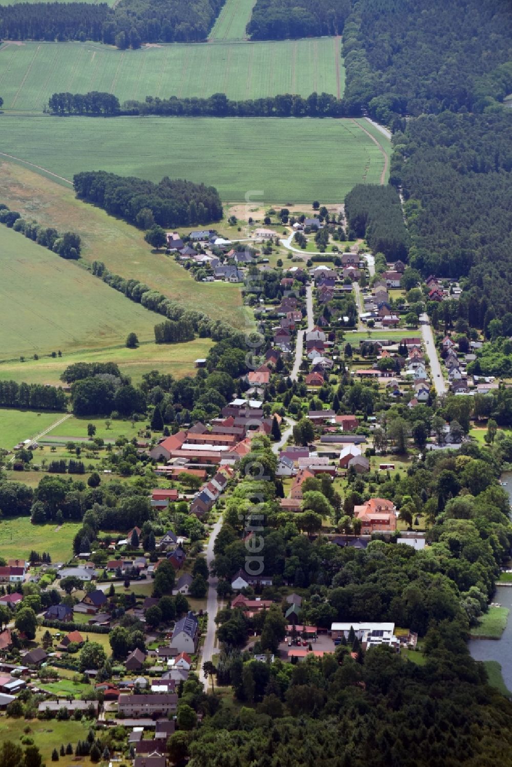 Wusterhausen/Dosse from the bird's eye view: Village on the banks of the area Unter See in Wusterhausen/Dosse in the state Brandenburg, Germany