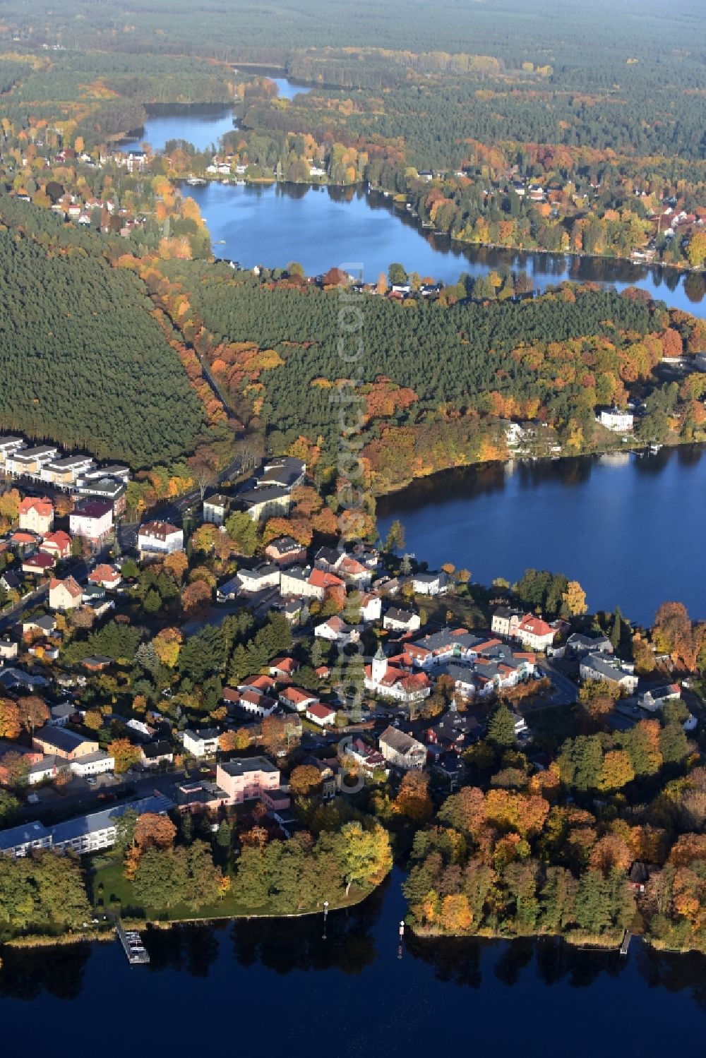 Aerial image Grünheide (Mark) - Village on the banks of the area Werlsee and Peetzsee in Gruenheide (Mark) in the state Brandenburg