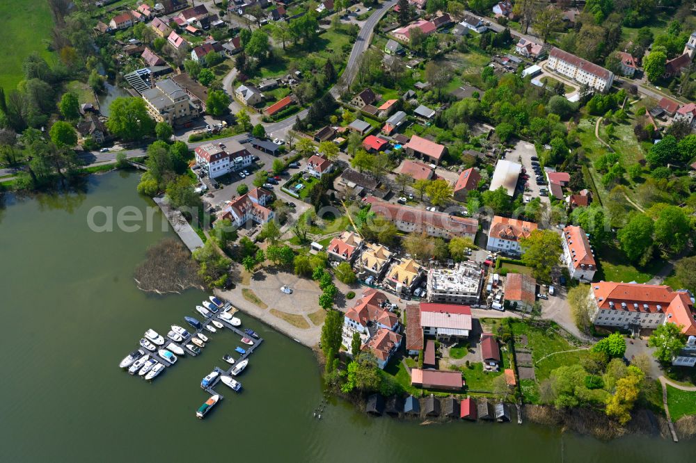 Wustrau from the bird's eye view: Village on the banks of the area lake of Wustrauer See in Wustrau in the state Brandenburg, Germany