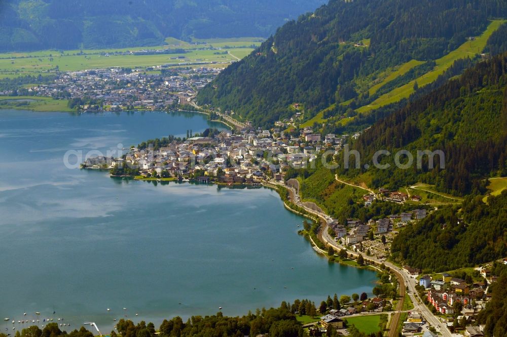 Aerial photograph Zell am See - Village on the banks of the area Zeller See in Zell am See in Salzburg, Austria