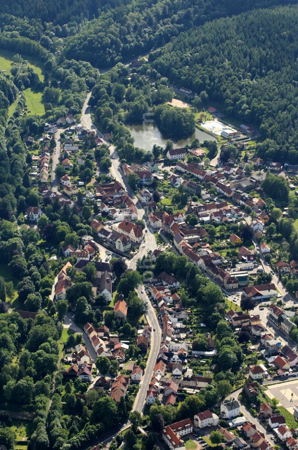 Aerial image Georgenthal/Thüringer Wald - Georgenthal lies in the valley of the river Apfelstaedt in the Thuringian Forest in the state of Thuringia. In the center of the village stands the church of St. Elizabeth, which was built in the 13th century.Good to see are the Hammer Pond and the Great Mill Pond that once belonged to the monastery of the place. At the Great Mill Pond is an outdoor swimming pool