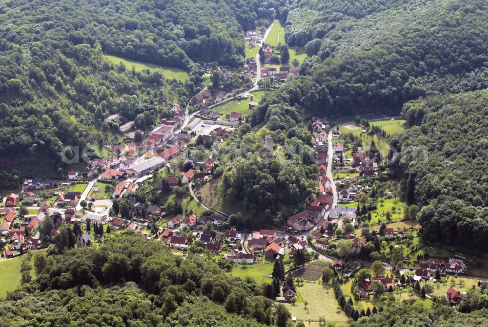 Aerial image Tautenburg - The community Tautenburg in Thuringia encloses in a horseshoe shaped valley the mountain top with the same castle. The existing donjon is the residue of a spur castle from the Middle Ages