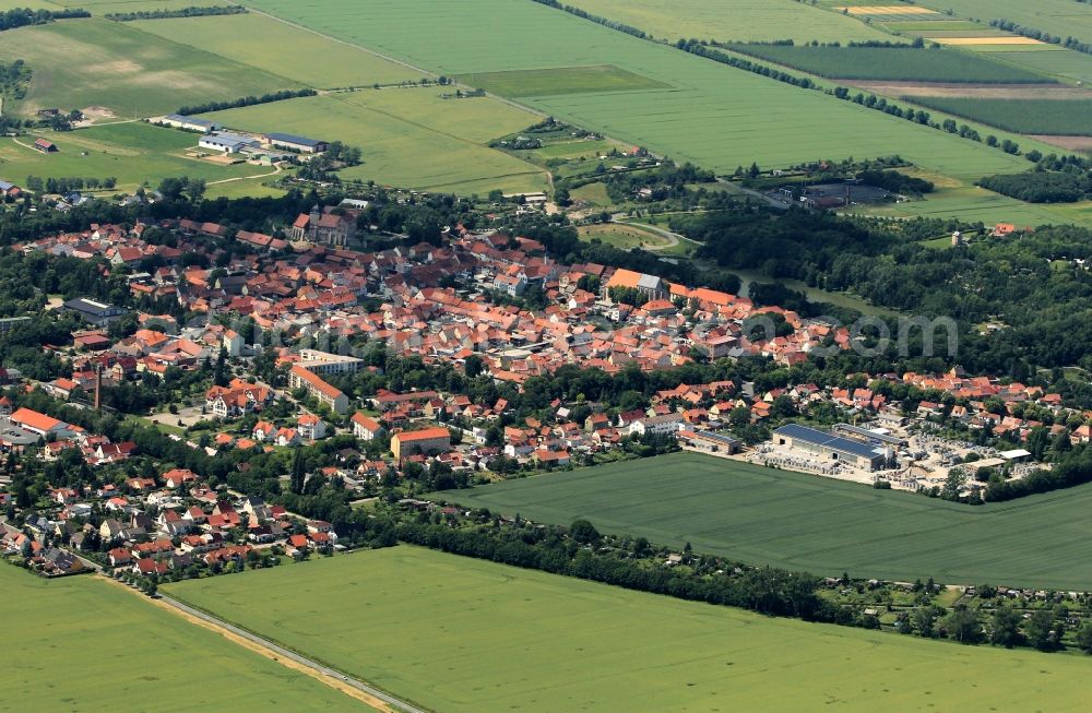 Aerial image Weißensee - The Weissensee city in the state of Thuringia is surrounded by the fertile fields of the Thuringian Basin. The city is dominated by the important for the history of the city Runneburg, which was once a residence of the Landgrave of Thuringia