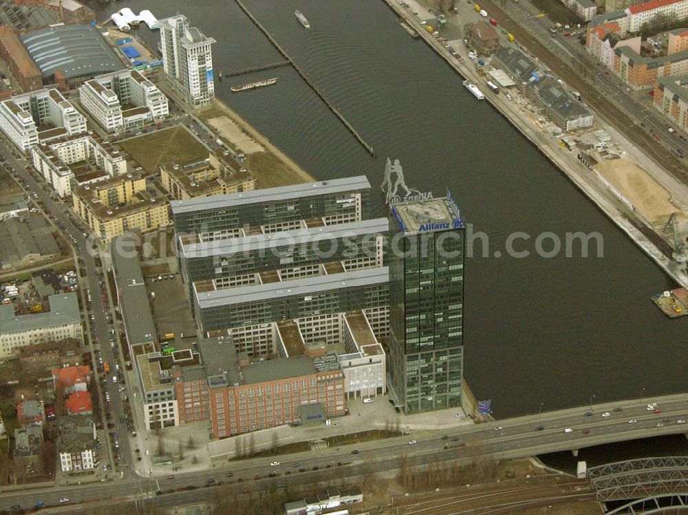 Berlin/ Treptow from above - Blick auf Gebäudekomplex mit markantem Wolkenkratzer im Ortsteil Alt-Treptow von Berlin, welcher direkt an der Spree Allianz Versicherungs-AG liegt. Zweigniederlassung Berlin, An den Treptowers 3, 12435 Berlin, Telefon: 030/ 53 83 0, e-mail: info.allianzberlin@allianz.de