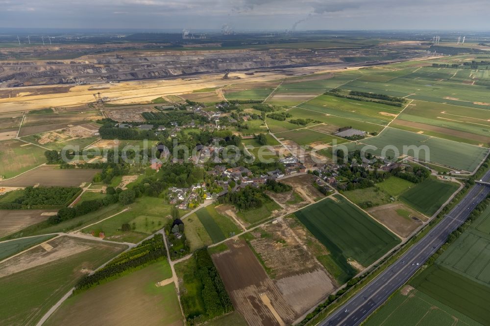 Erkelenz OT Borschmich from the bird's eye view: View of District Borschmich, derelict district of Erkelenz on the edge of lignite mining Garzweiler I at Erkelenz in the state of North Rhine-Westphalia