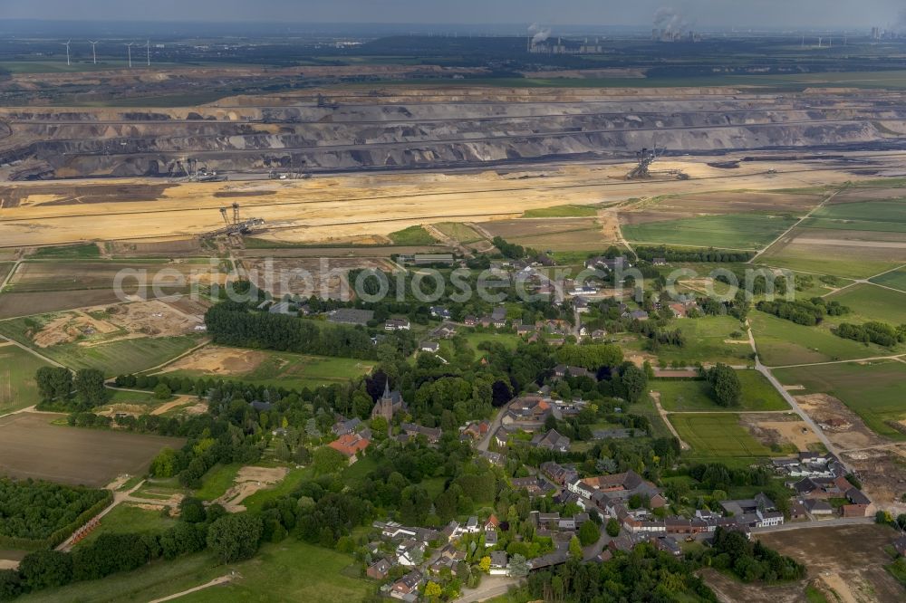 Aerial image Erkelenz OT Borschmich - View of District Borschmich, derelict district of Erkelenz on the edge of lignite mining Garzweiler I at Erkelenz in the state of North Rhine-Westphalia