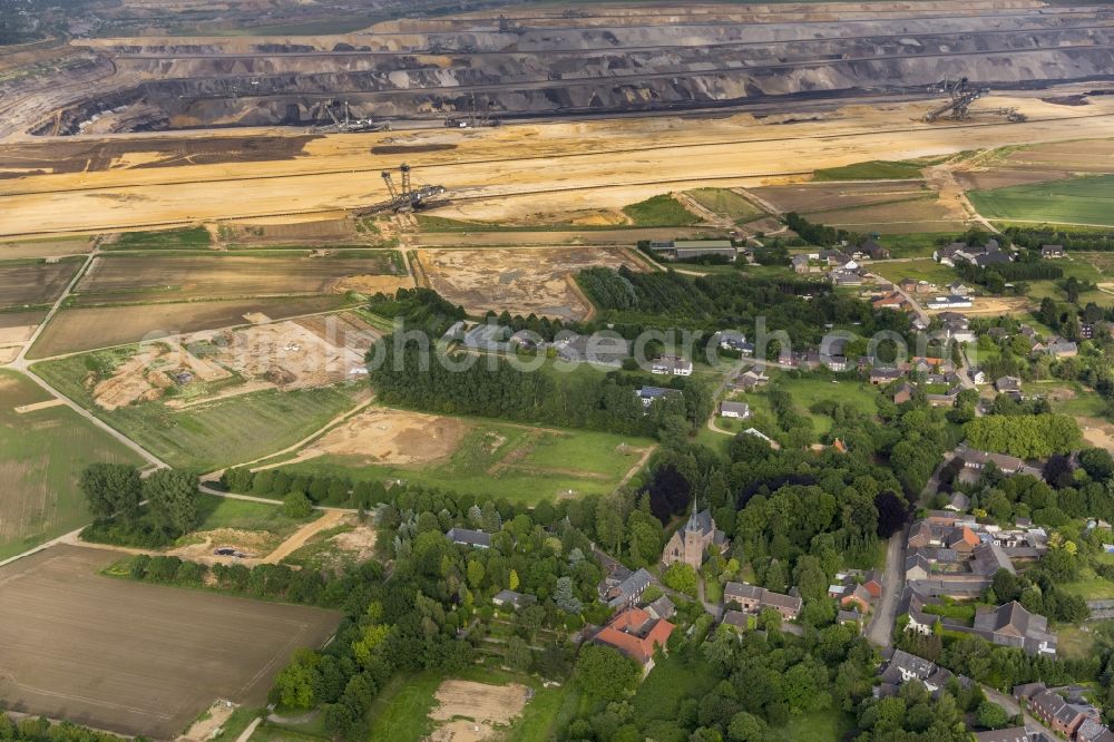 Erkelenz OT Borschmich from the bird's eye view: View of District Borschmich, derelict district of Erkelenz on the edge of lignite mining Garzweiler I at Erkelenz in the state of North Rhine-Westphalia