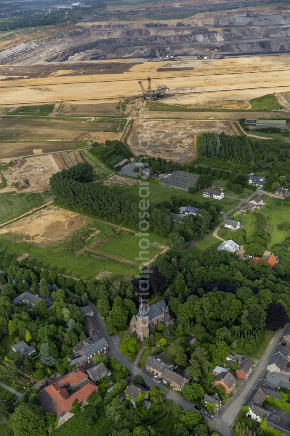 Aerial image Erkelenz OT Borschmich - View of District Borschmich, derelict district of Erkelenz on the edge of lignite mining Garzweiler I at Erkelenz in the state of North Rhine-Westphalia