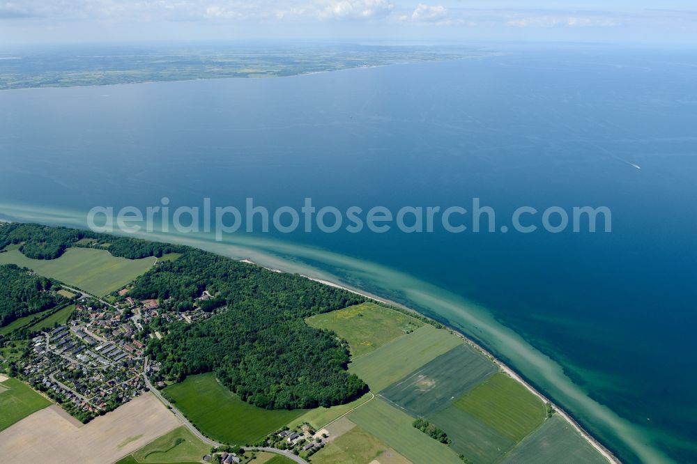 Aerial photograph Schwedeneck - The district Daenisch-Nienhof of the local community Schwedeneck with nearby fields at the coastline of the baltic sea in the state Schleswig-Holstein