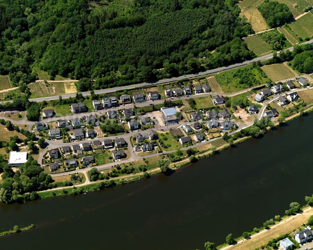 Aerial photograph Zell (Mosel) Kaimt - Kaimt district on the banks of the river course of the Moselle in Zell (Mosel) in Rhineland-Palatinate